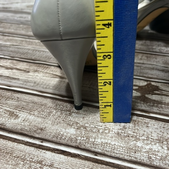 Calico Women's Gray Heels with Bow Detail and side cut out. Size 7.5 - Picture 11 of 11